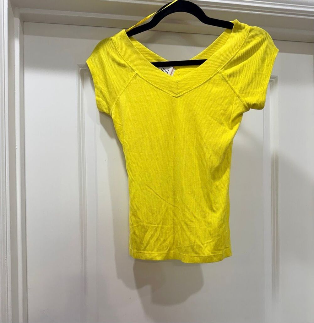 BDG Urban Outfitters Yellow Short Sleeve V-Neck Cotton Basic Tee Top Size L
